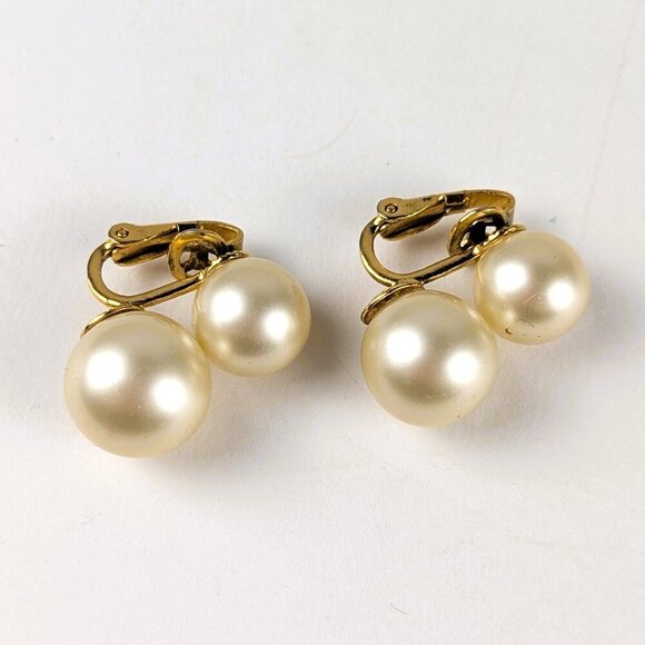 Vintage Trifari Double Pearl Gold-Tone Clip-Ons - Picture 1 of 4